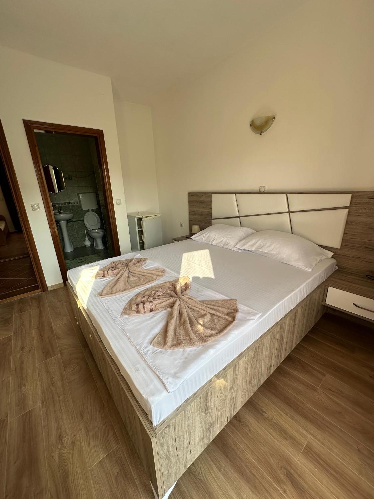 Rooms Ajllin Улцинь Екстер'єр фото