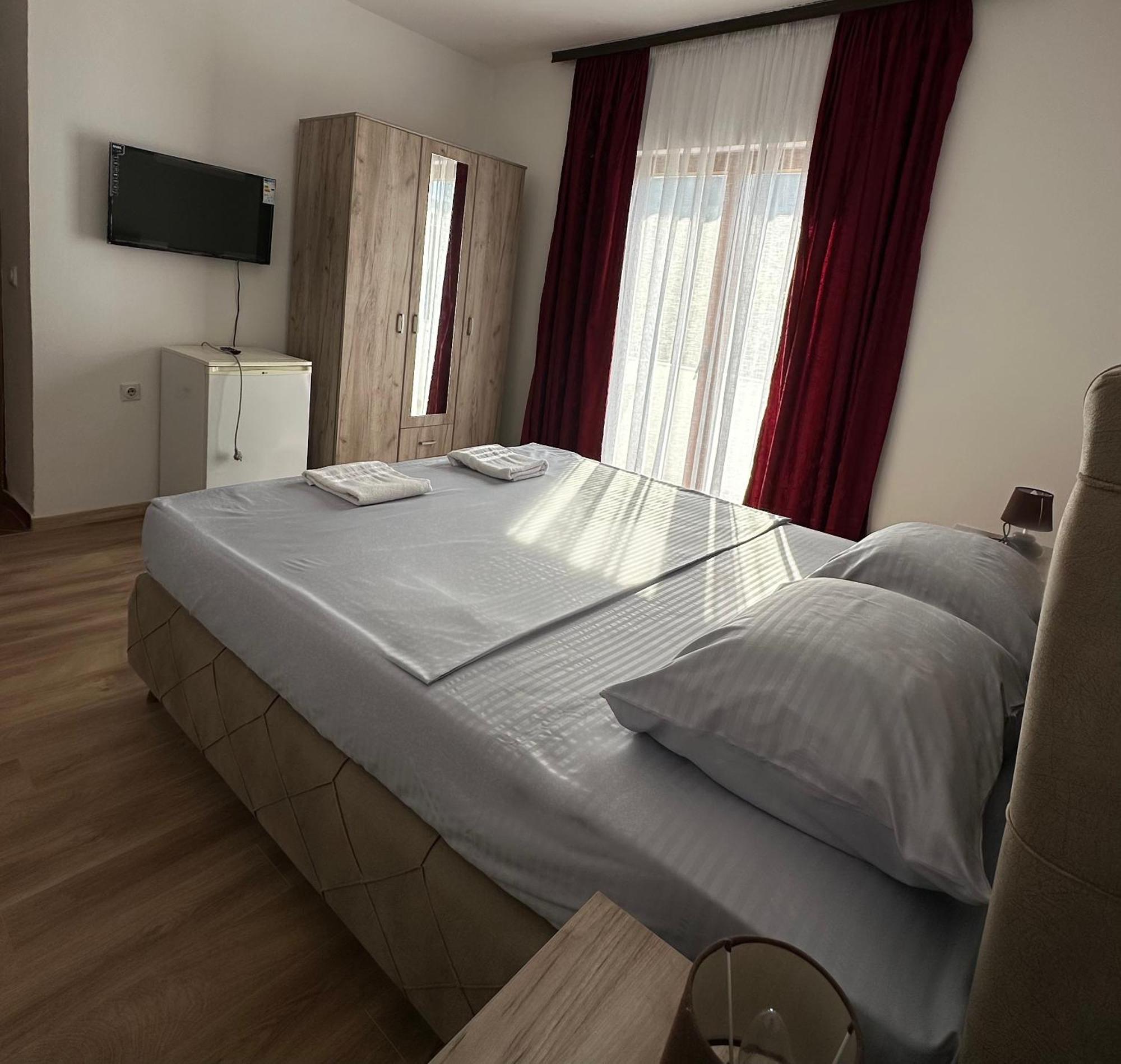 Rooms Ajllin Улцинь Екстер'єр фото
